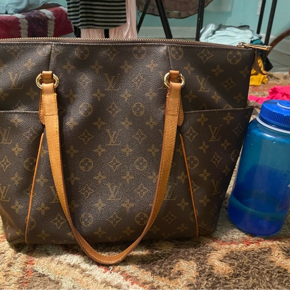 *SOLD* Louis Vuitton Carry All Tote - Picture 5 of 12